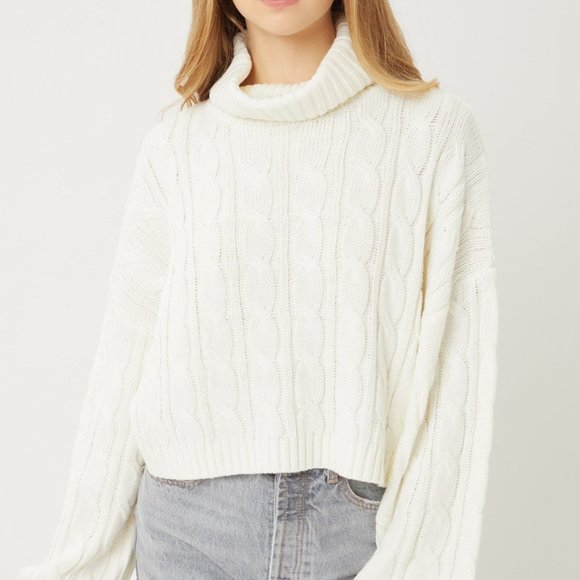 Women's Beautiful Off White Turtle Neck Loose Fit Cable Knit Sweater Top NWT - Picture 1 of 1
